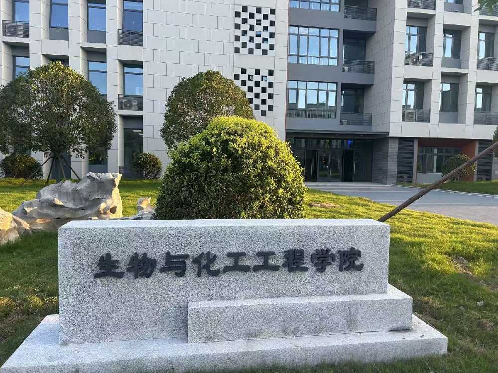 中方县扬州职业大学体育场高杆灯项目